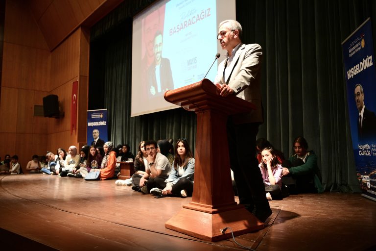 Gri Koç, Öğrencilere Birbirinden Değerli<br>Bilgiler Aktardı