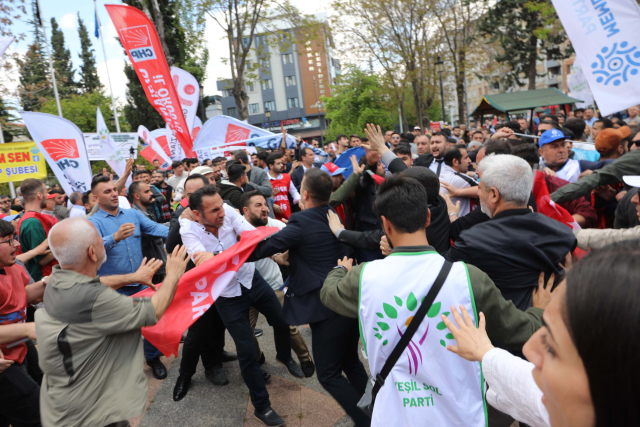 1 Mayıs kutlamalarında Memleket Partililer ile CHP’liler arasında kavga! Polis zor ayırdı