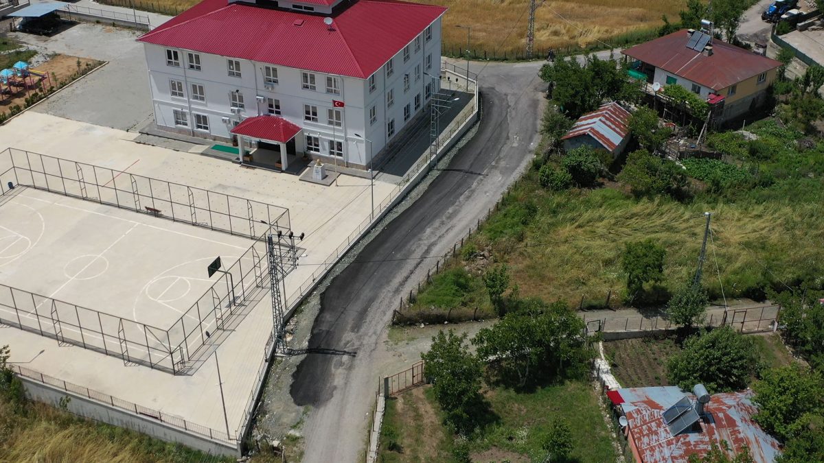 Büyükşehir, Andırın’da Yol Çalışmalarını<br>Sürdürüyor