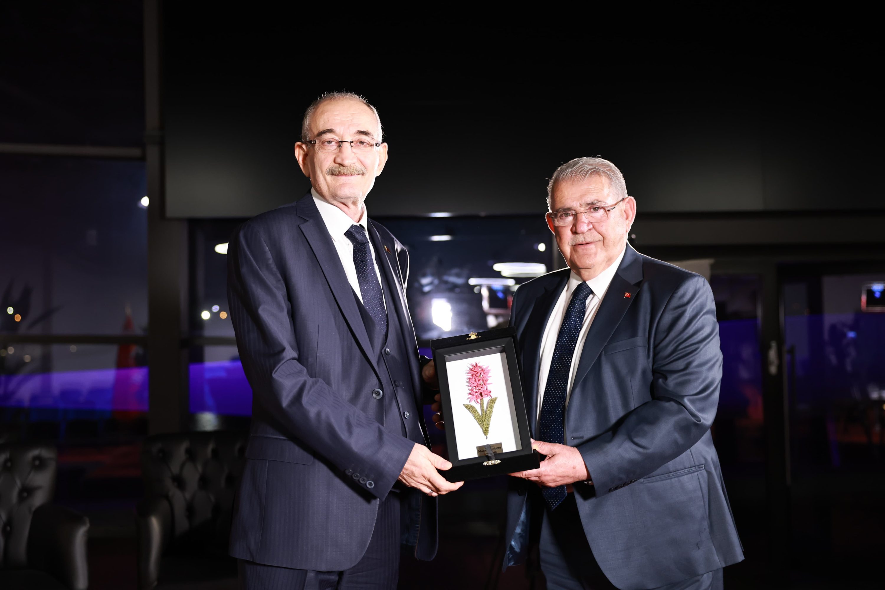 Başkan Mahçiçek, Ülke TV’de En Sıradışı’nın canlı yayın konuğu oldu