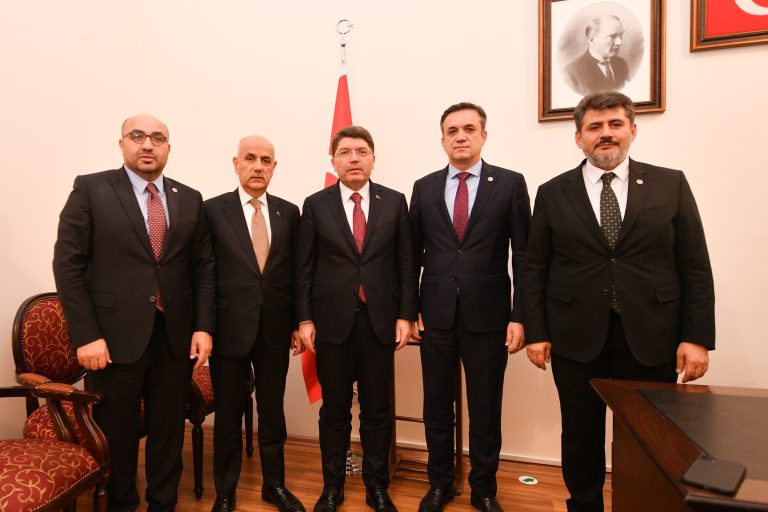 Kirişci, Adalet Bakanlığına bağlı konular için Bakan Tunç ile görüştü 