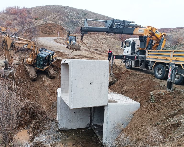 Büyükşehir, Göksun Kırsalında Yol Bakım Onarımını Sürdürüyor