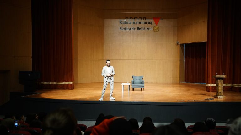 Gri Koç, Kahramanmaraş’ta Gençlerle Bir Araya Geldi