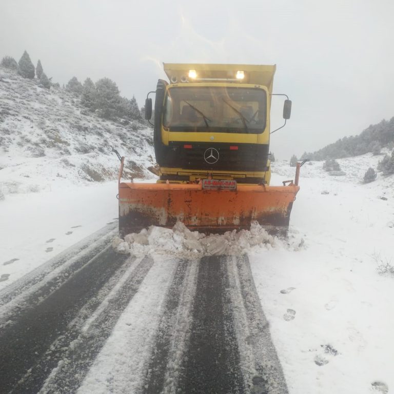 Büyükşehir, Kar Yağışı Sonrası Arterleri Ulaşıma Açık Tutuyor