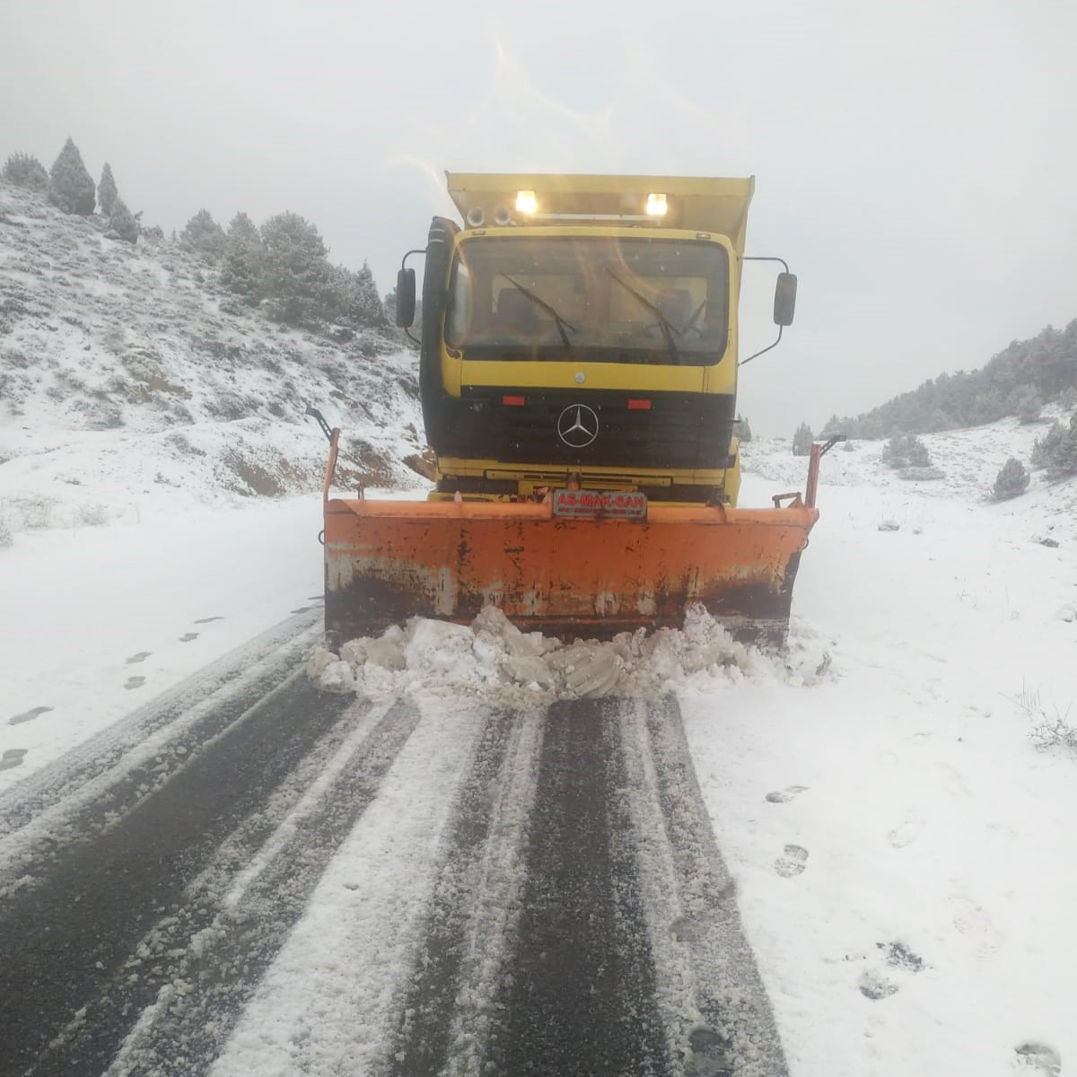 Büyükşehir, Kar Yağışı Sonrası Arterleri Ulaşıma Açık Tutuyor