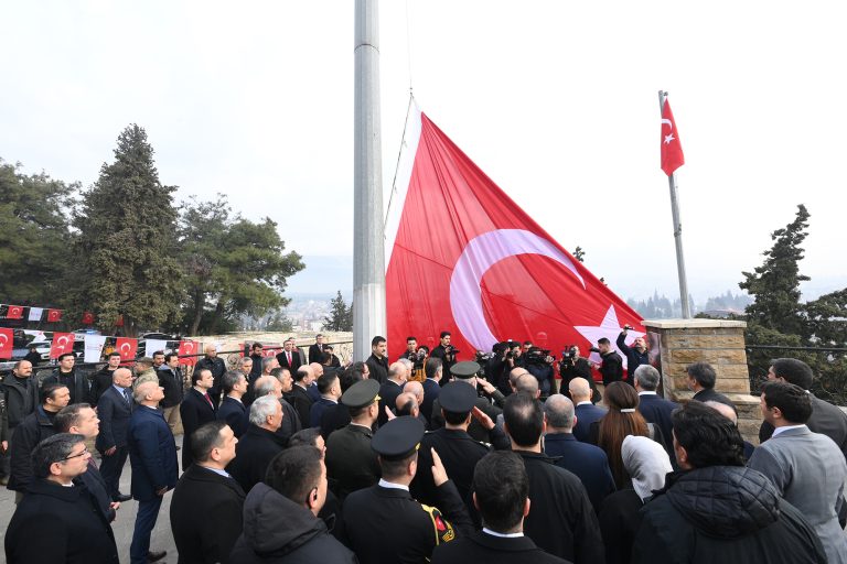 İstiklal Madalyası Şanlı Bayrağımızda Dalgalandı