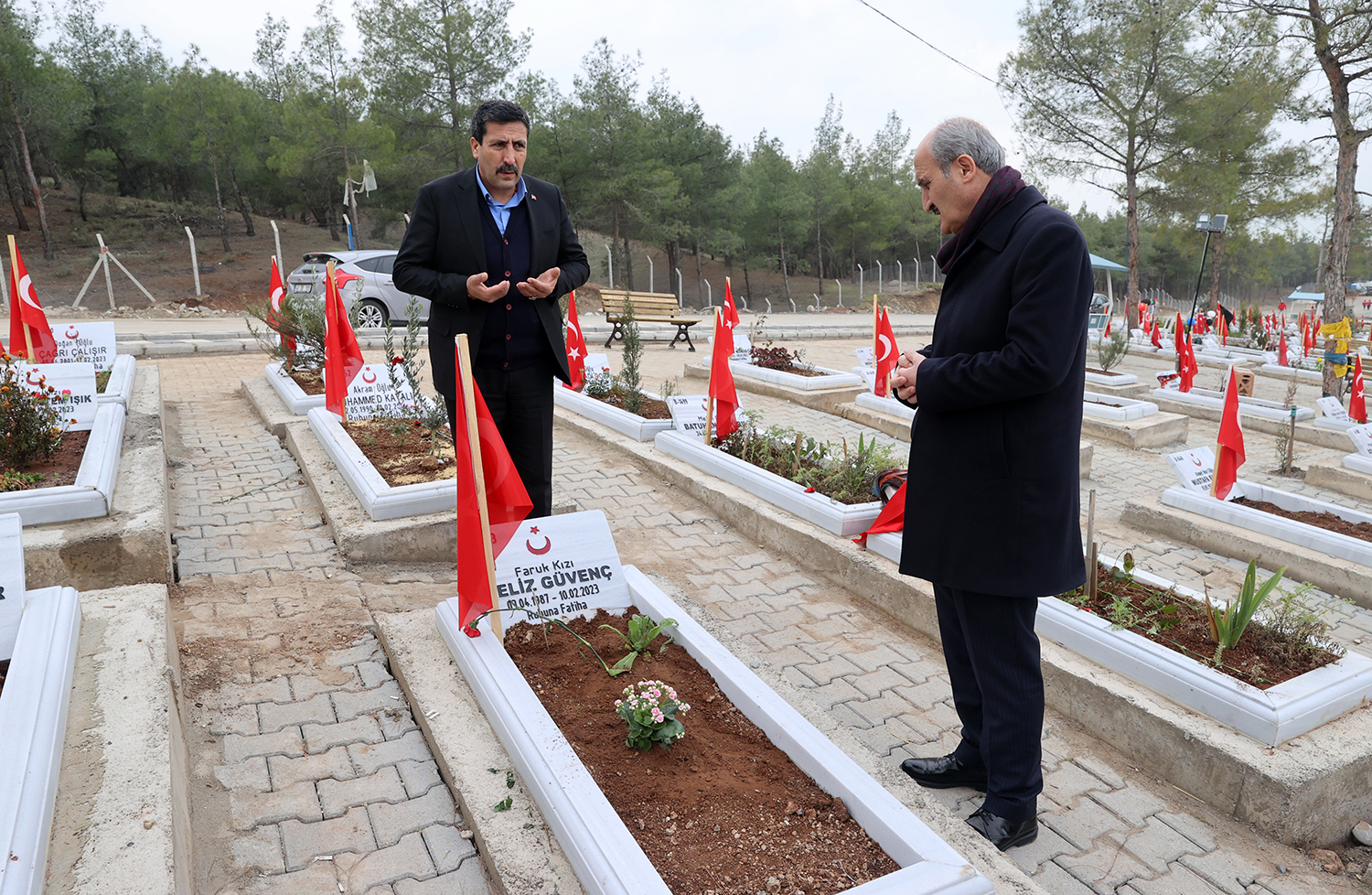 Başkan Okay, Hayatını Kaybeden Personeli Mezarı Başında Andı