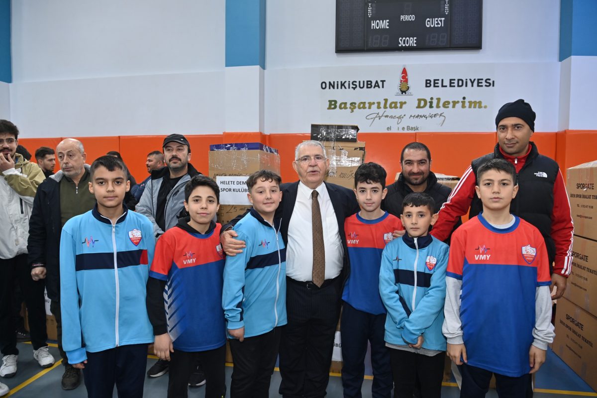 Başkan Mahçiçek’ten 50 amatör spor kulübüne 5 bin 500 adet malzeme desteği