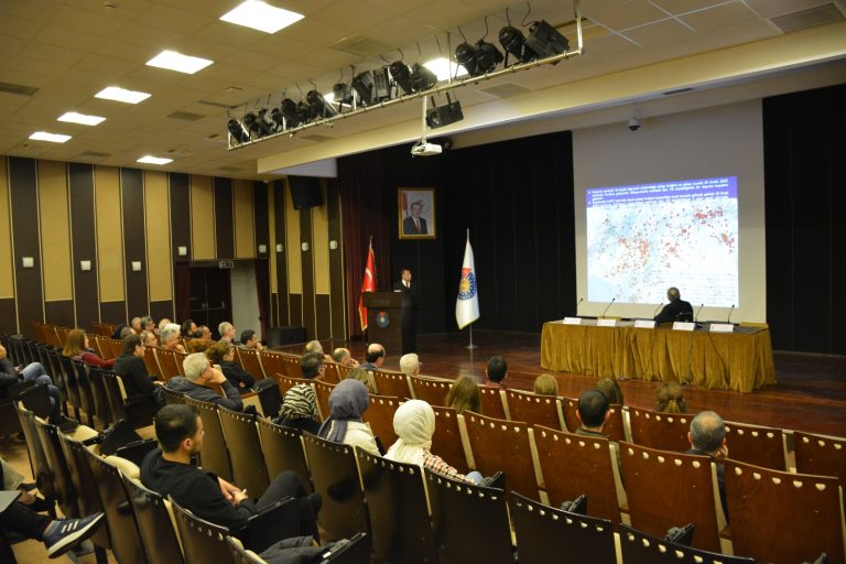 KSÜ’de Deprem Paneli Düzenlendi