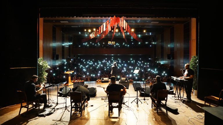 Eşref Ziya, Seslendirdiği Ezgilerle Müzik Ziyafeti Yaşattı