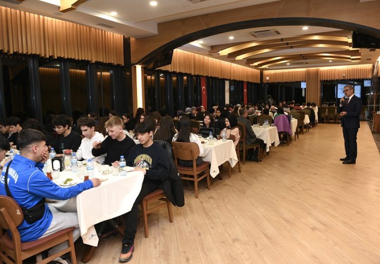 Başkan Güngör, TOBB Fen Lisesi Öğrencileriyle Oruç Açtı