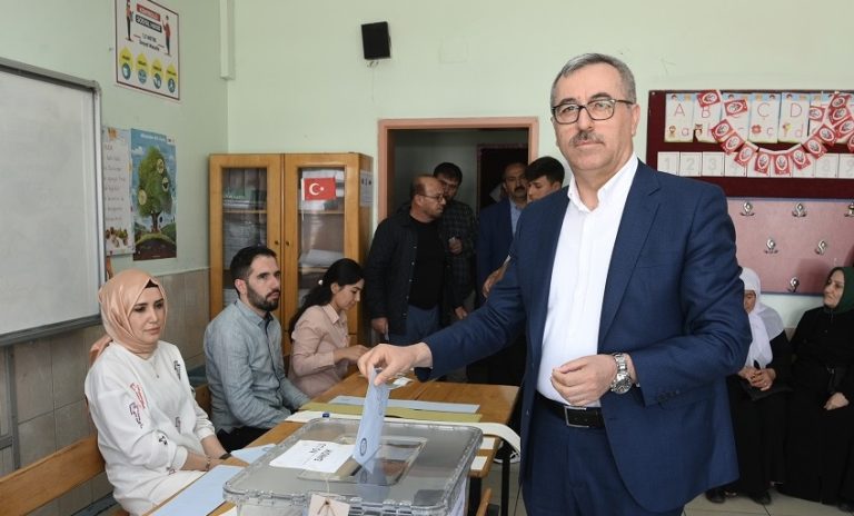 Başkan Güngör, Sandık Başına Giderek Oyunu Kullandı