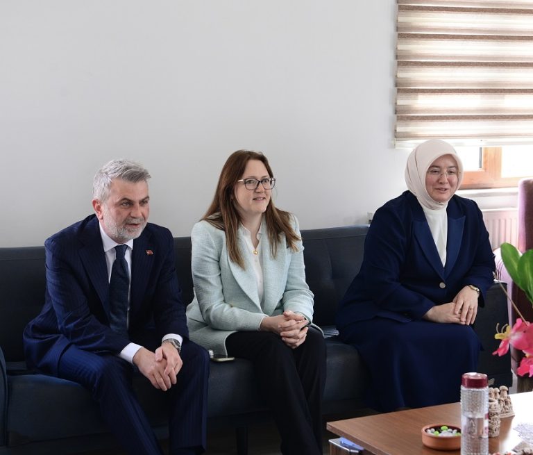 Başkan Görgel’den Çocuk Evleri ve Engelsiz Yaşam Merkezi’ne Bayram Ziyareti