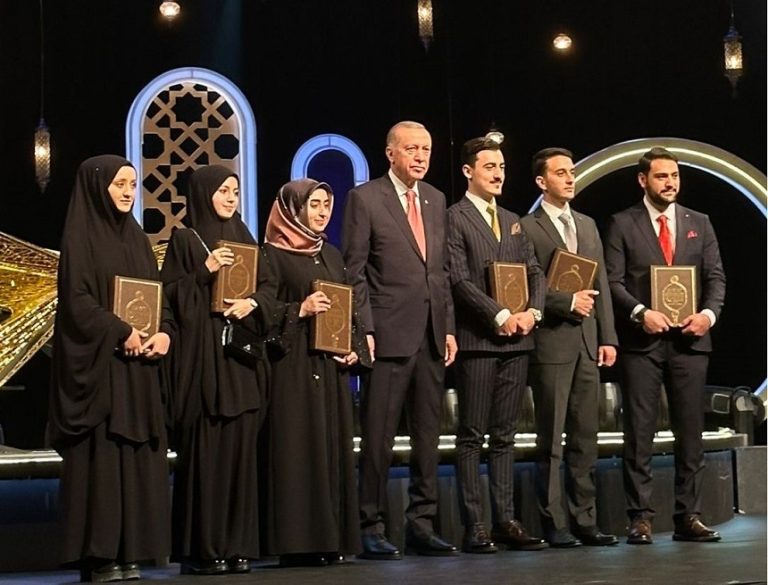 KSÜ, İlahiyatlar Arası Kur’an-ı Kerim’i Güzel Okuma ve Hafızlık Yarışması Finalinden Birincilik ile Döndü