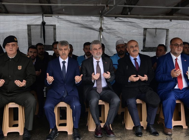 Şehitler ve Deprem Şehitleri Kabirleri Başında Dualarla Anıldı