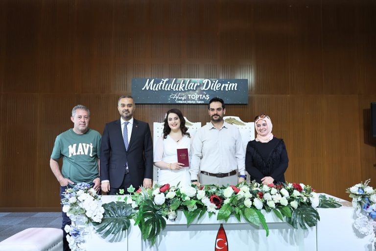 Başkan Hanifi Toptaş, ilk nikahı kıydı