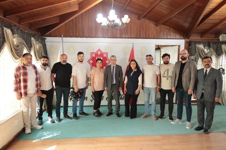 Kahramanmaraş’taki Gazetecilerden Başkan Gürbüz’e Ziyaret