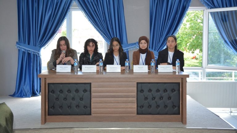 8 İlçeden 150 Öğrenci Şehir Okumaları’nda Bir Araya Geldi