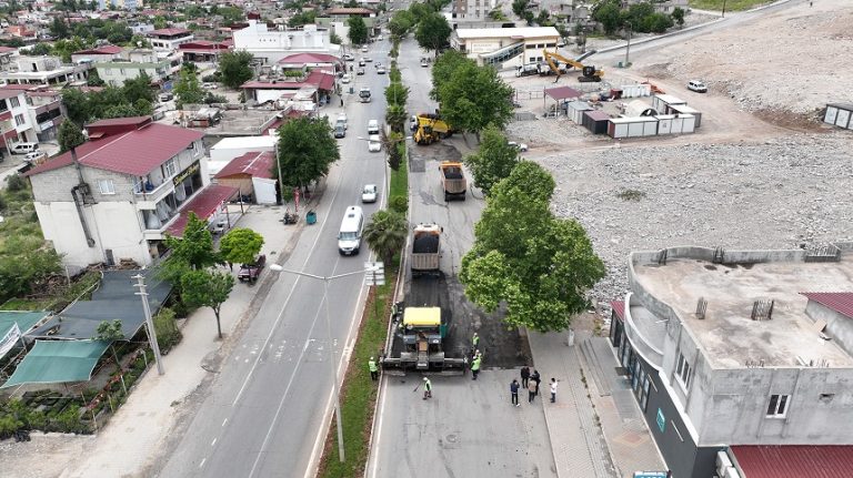 Büyükşehir Belediyesi, Dulkadiroğlu’nda Yol Yenileme Çalışmalarını Yoğunlaştırdı