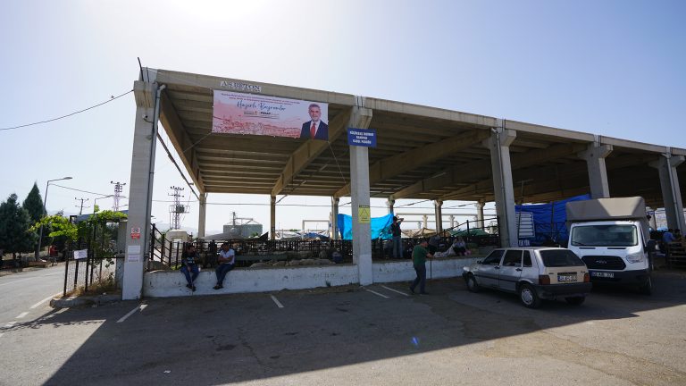 Daha Hijyenik Ortamda Kurbanlık Alışverişi İçin Büyükşehir Sahada