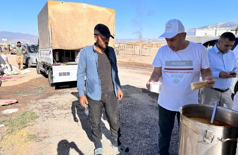 Dulkadiroğlu Belediyesi’nden Kurban Satış Noktasında Çorba İkramı