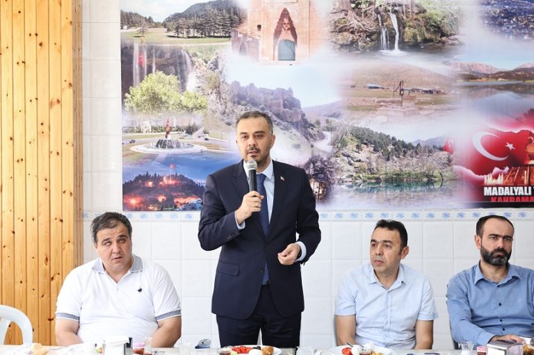 Başkan Toptaş, özel çocukların karne heyecanına ortak oldu