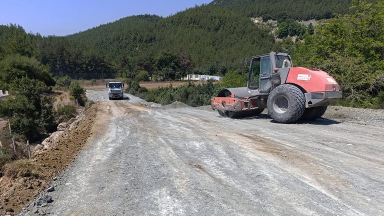 Büyükşehir Andırında Mahallelerin Yol İhtiyaçlarını Bir Bir Karşılıyor