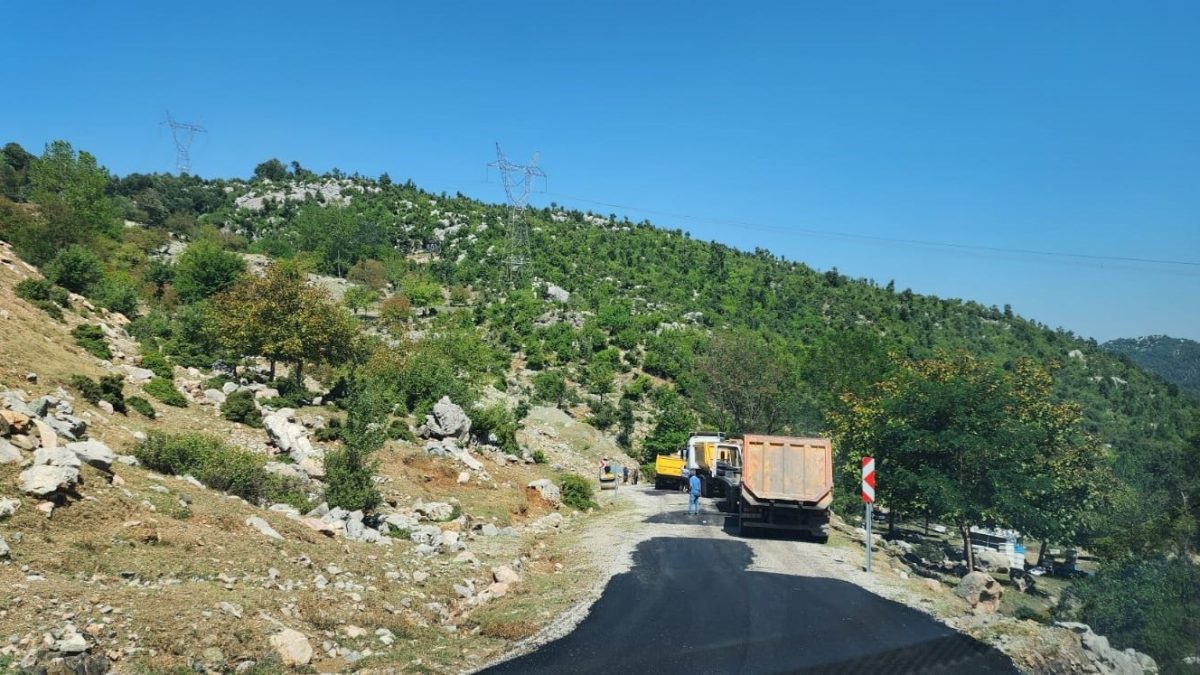 Büyükşehir, Andırın Kırsalında 8 Mahallenin Daha Ulaşımını İyileştiriyor