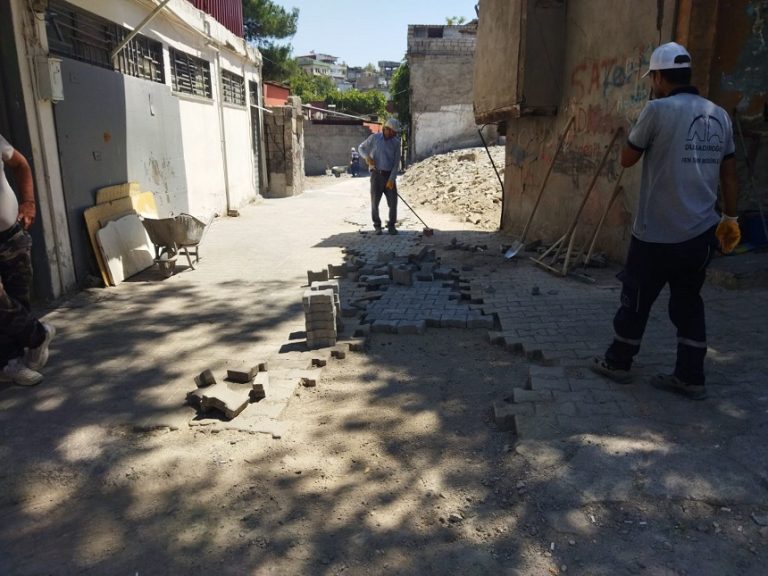 Kayabaşı Mahallesi’nde Parke Tadilat Çalışmaları Tüm Hızıyla Devam Ediyor