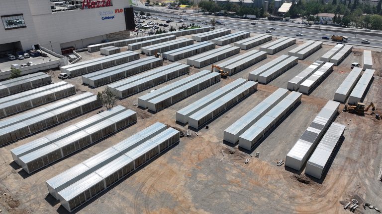 Yeni Geçici Çarşının Kurulumu Hızla Sürüyor