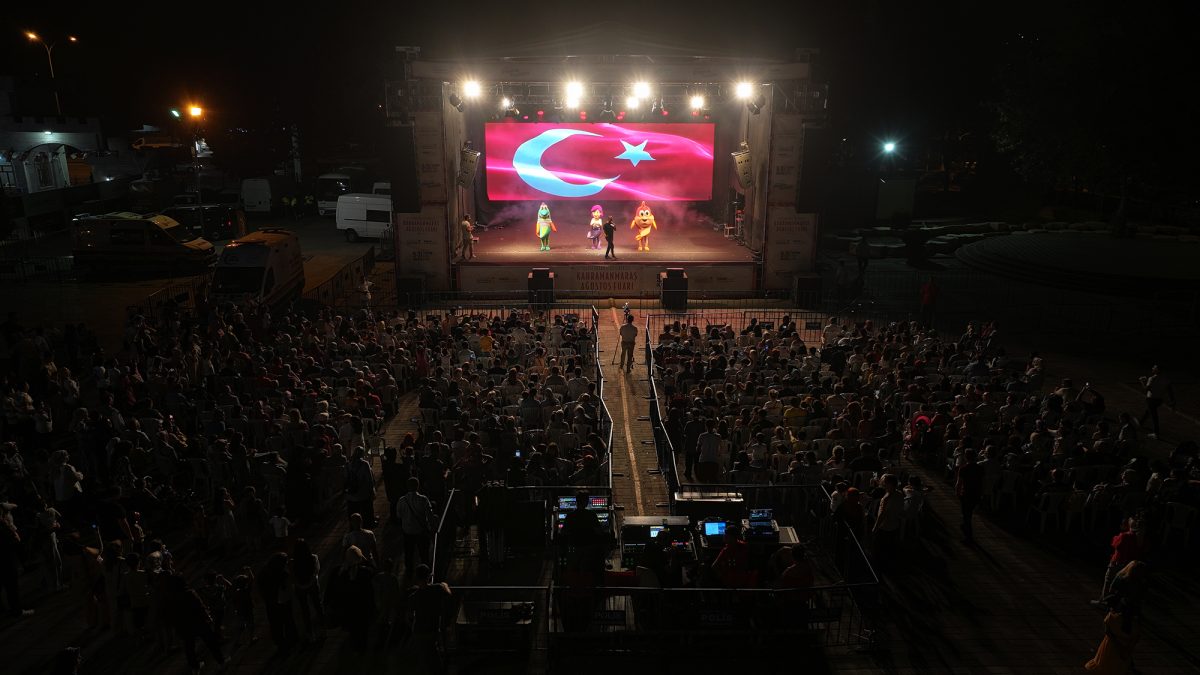 Maceracı Yüzgeçler, Fuarda Çocuklara Unutulmaz Bir Gösteri Sundu