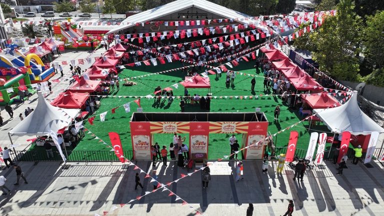 Cumhuriyet Panayırı’nda Binlerce Çocuk Doyasıya Eğlendi