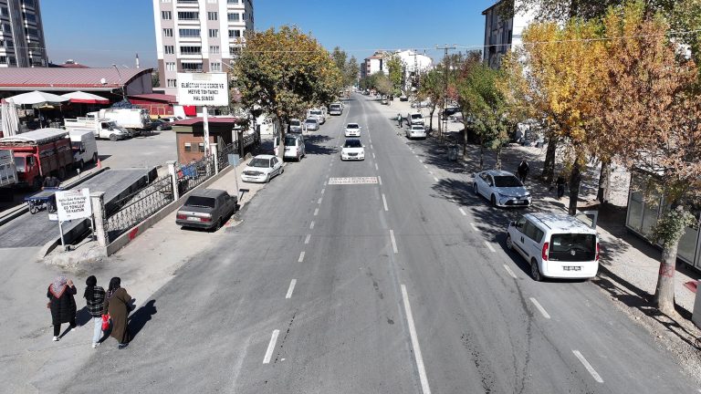 Büyükşehir, Elbistan’da 55 Milyon TL’lik Yatırımla Caddeleri Yeniledi