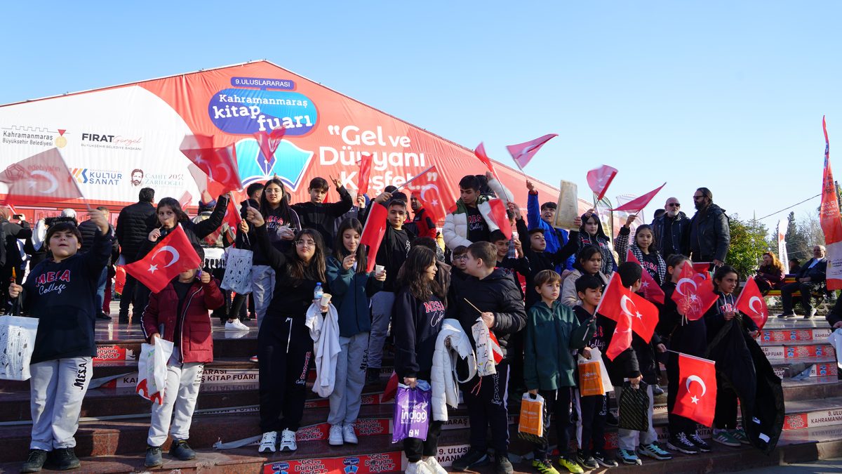 Bayrak Olayı’nın Yıl Dönümünde KAFUM Kırmızı Beyaza Büründü