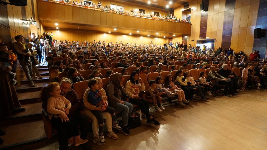 Çocuklar Hafta Sonu Büyükşehir’in Gösterisinde Çok Eğlendi