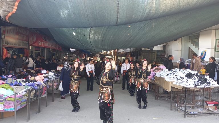 Büyükşehir’in Halk Oyunları Ekibi Derepazarı’nda Görsel Şölen Sundu