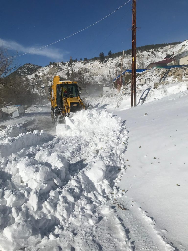 Onikişubat Belediyesi, kesintisiz hizmet anlayışıyla karla mücadele ediyor