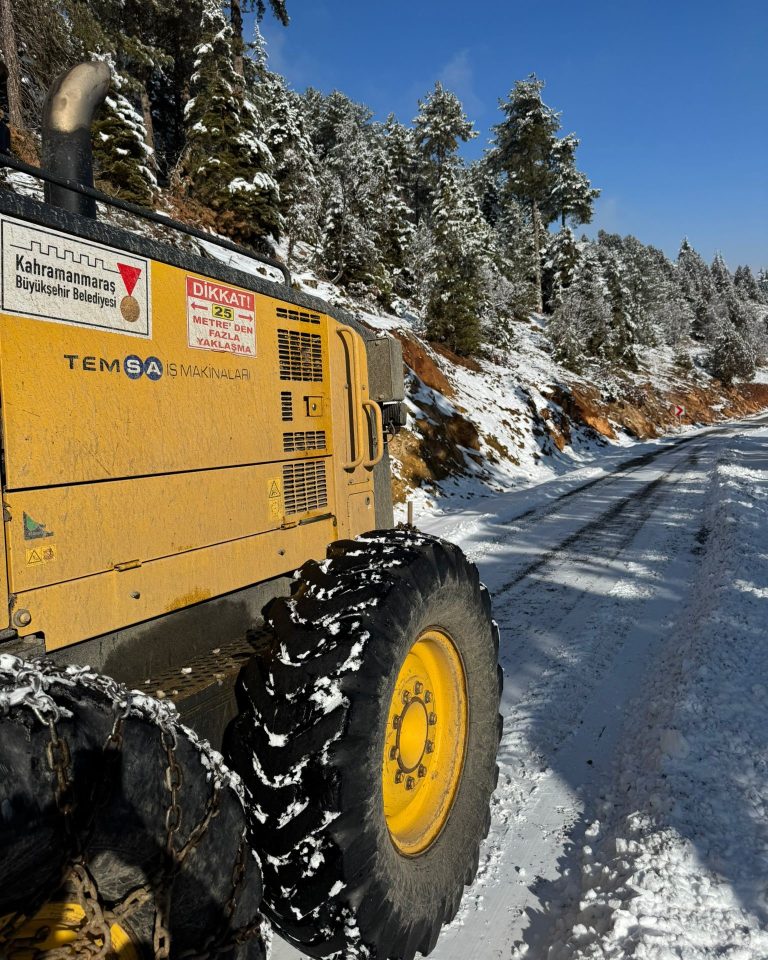 Büyükşehir, Göksun Kırsalında Yolları Ulaşıma Açık Tutuyor