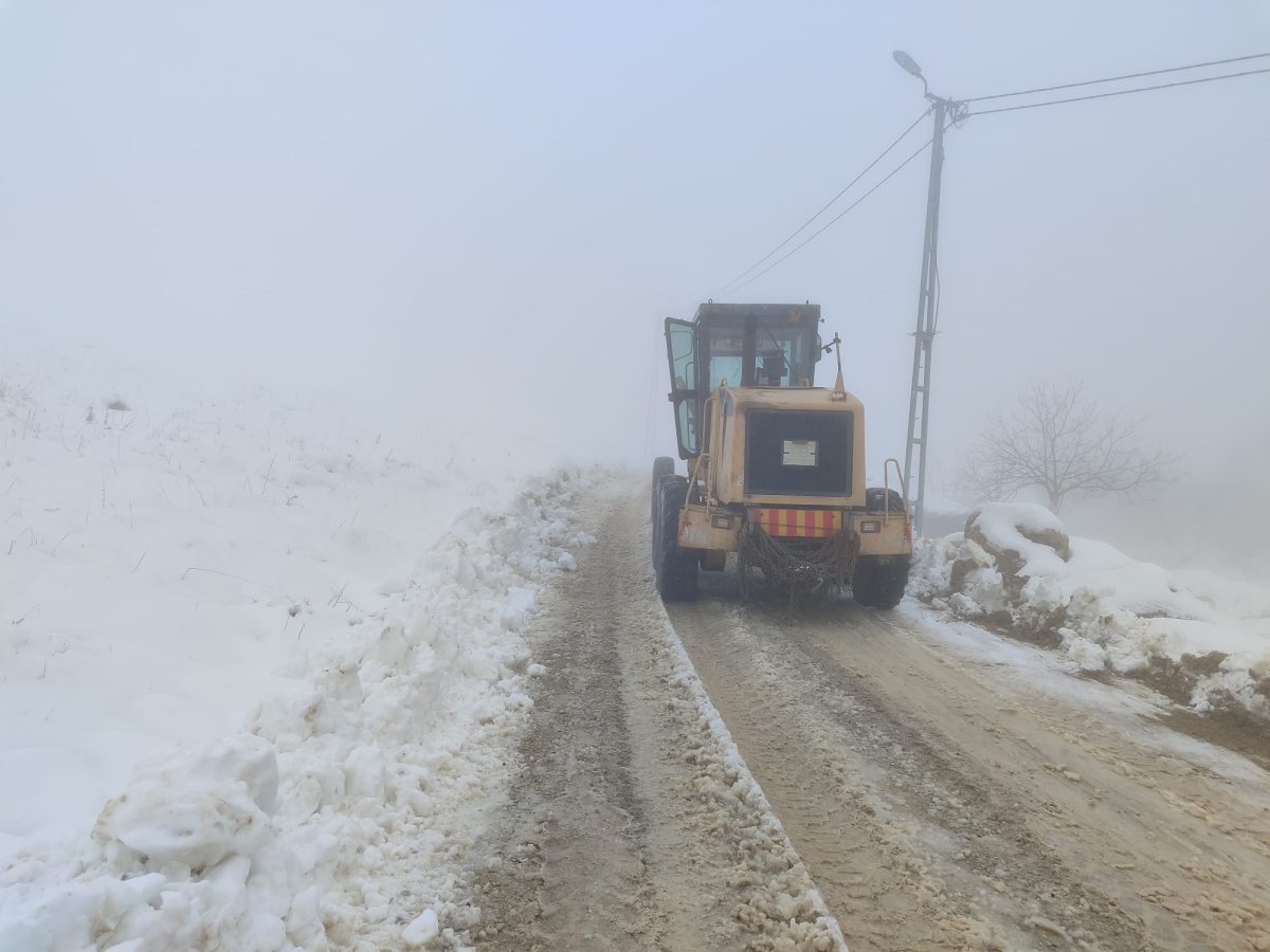 Dulkadiroğlu’nda Kırsal Mahallelerde Karla Mücadele Sürüyor