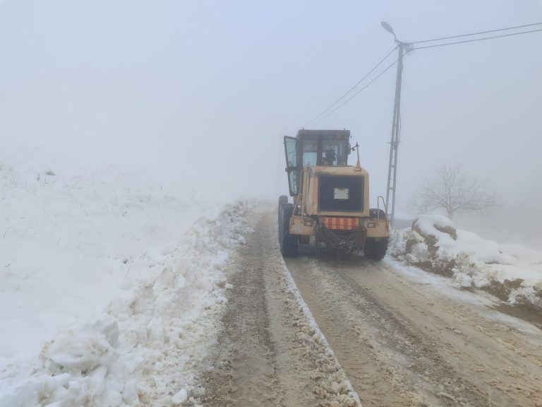 Dulkadiroğlu’nda Kırsal Mahallelerde Karla Mücadele Sürüyor