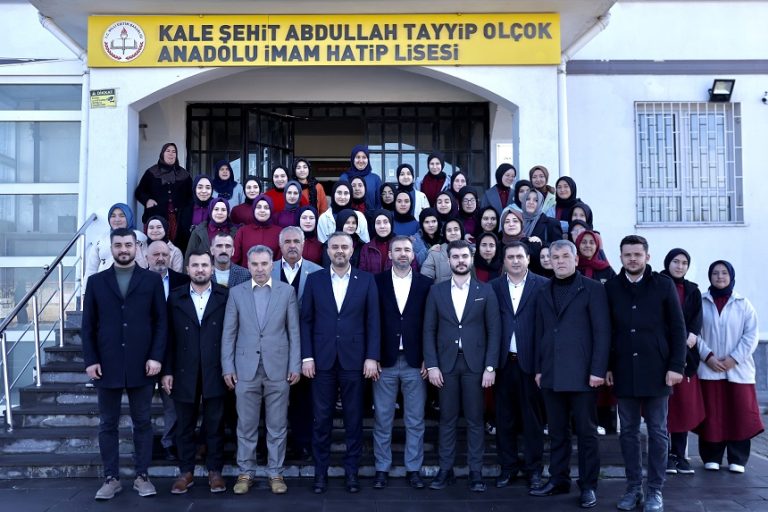 Başkan Toptaş, önce gençlere destek, sonra müjde verdi