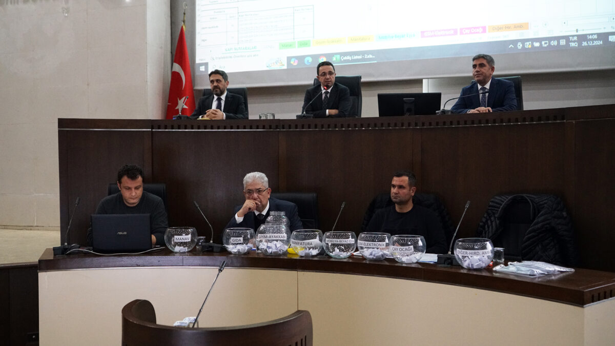 Merkez Esnaf Çarşısının Kuraları Çekildi