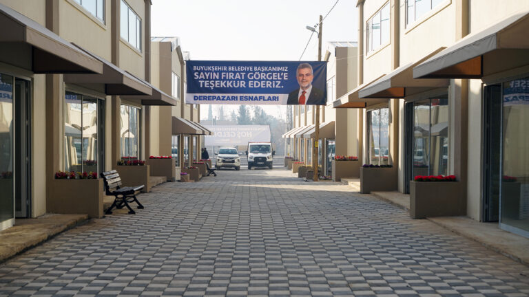 Derepazarı Esnaf Çarşısı’nda Üstyapı İmalatları Tamamlanıyor