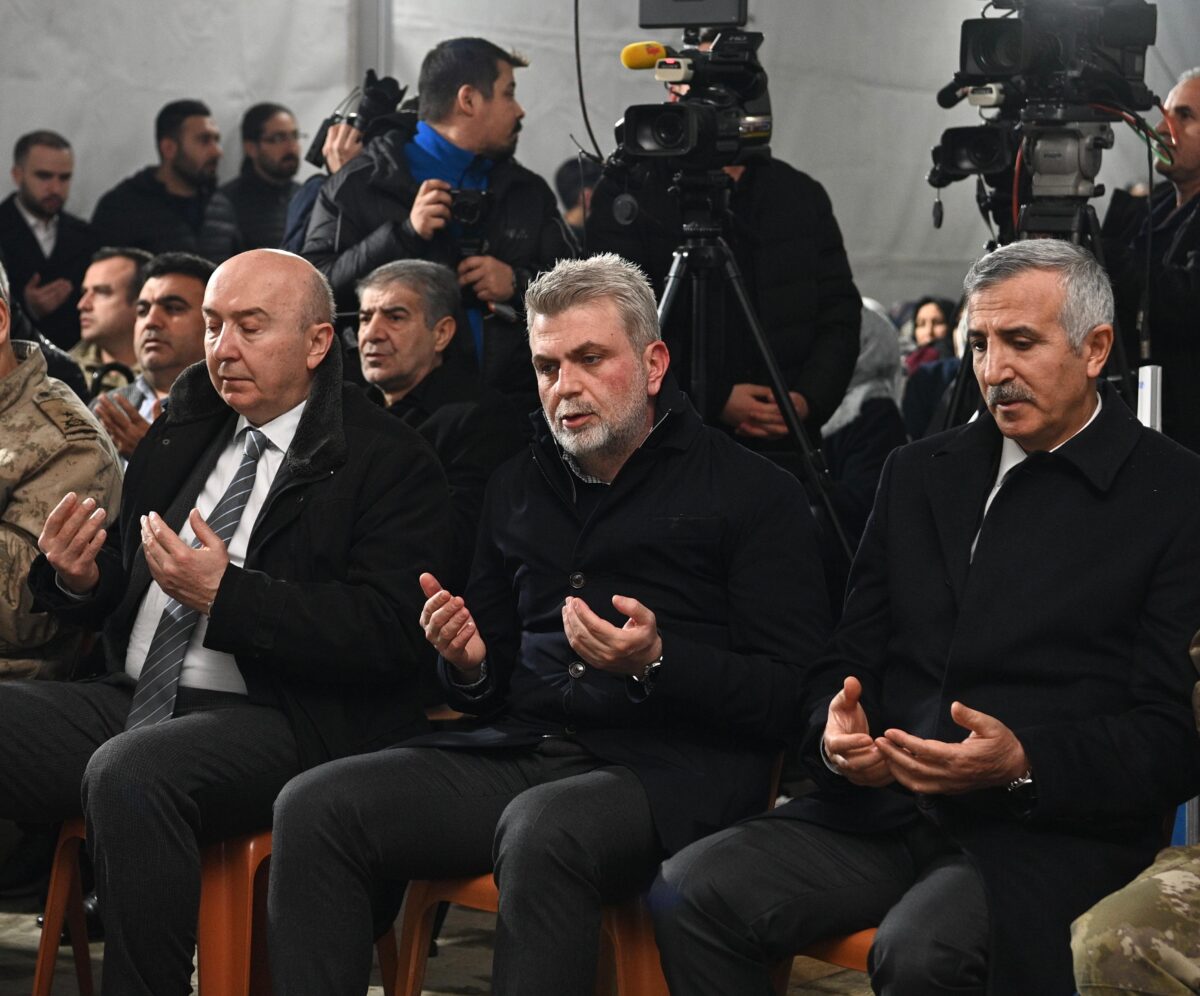 Deprem Şehitleri, Asrın Felaketinin Yıl Dönümünde Dualarla Yâd Ediliyor