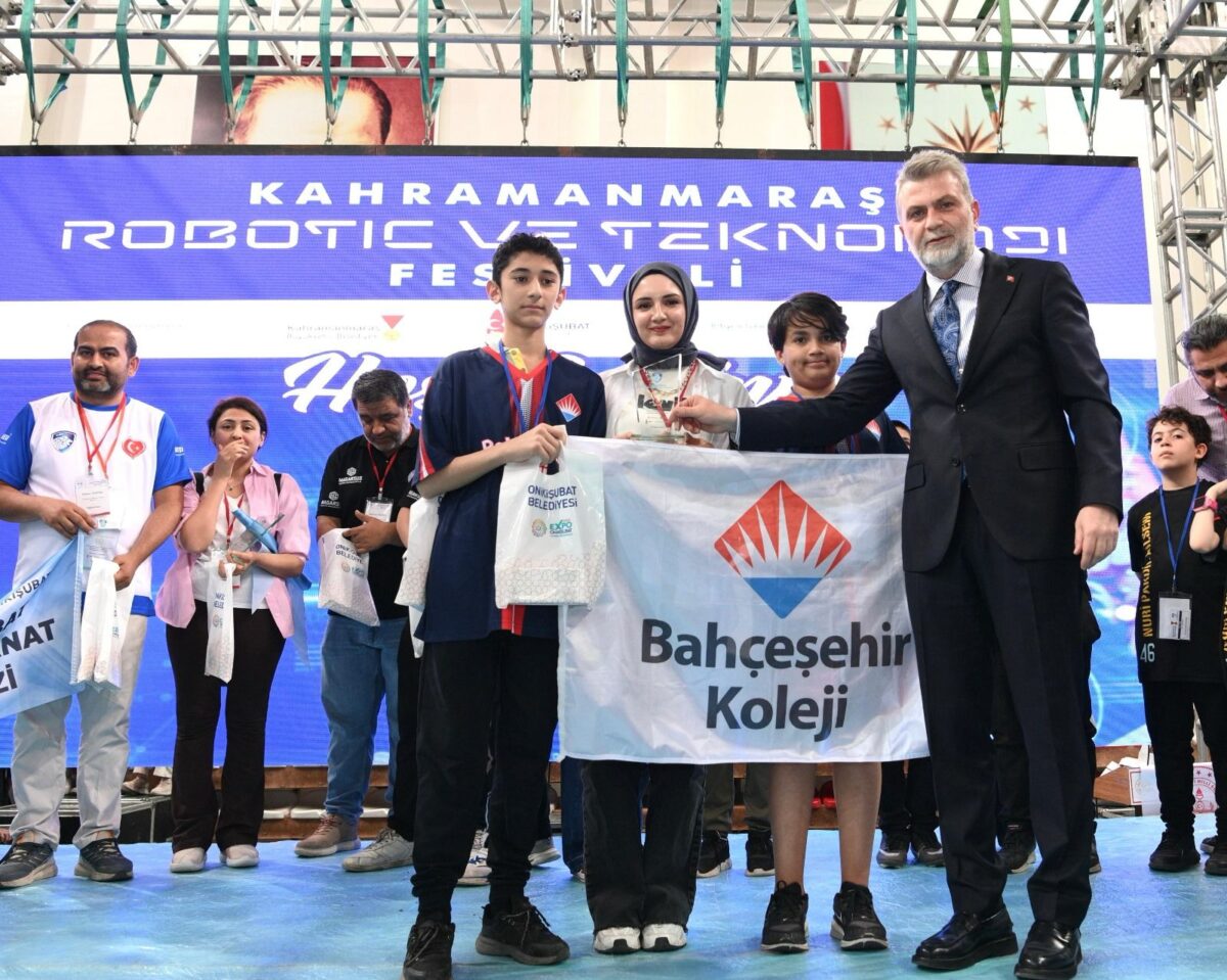 “Türkiye Yüzyılı’nın Teminatı Gençlerimizin Yanındayız”