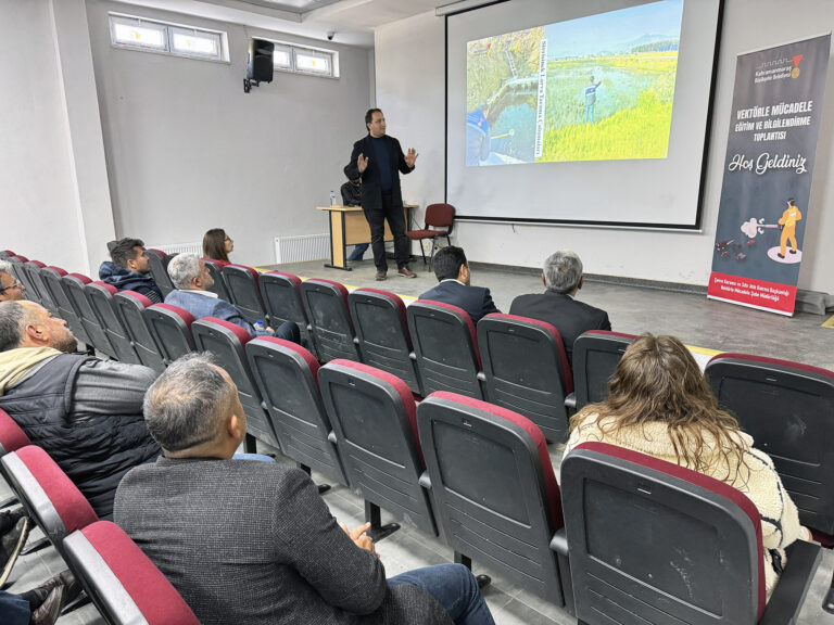 Büyükşehir’in Zararlılara Karşı Farkındalık Semineri Türkoğlu’nda Devam Etti