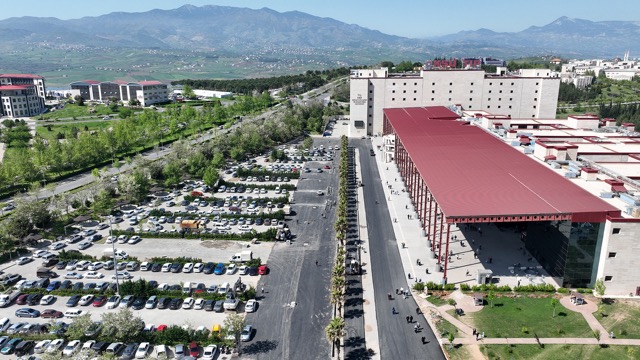 Büyükşehir, Üniversite Hastanesindeki Ulaşım Yatırımını Etaplar Halinde Sürdürüyor