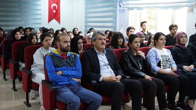 Türk ve Dünya Edebiyatı Liselere Konuk Oluyor