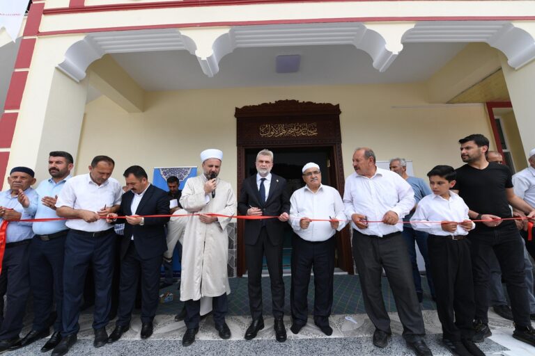 Dulkadiroğlu Osmangazi Camii İbadete Açıldı