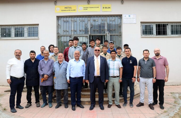 Dulkadiroğlu Belediyesi’nden Eğitime Ve Yerli Üretime Destek